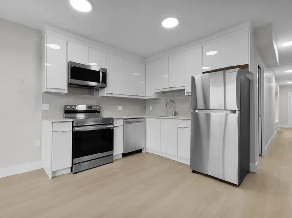 3050 Kingsway #406, Vancouver, BC V5R 5J7