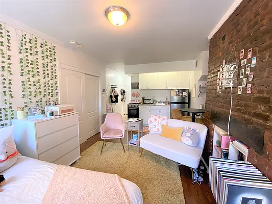 Rented by Douglas Elliman | media 20