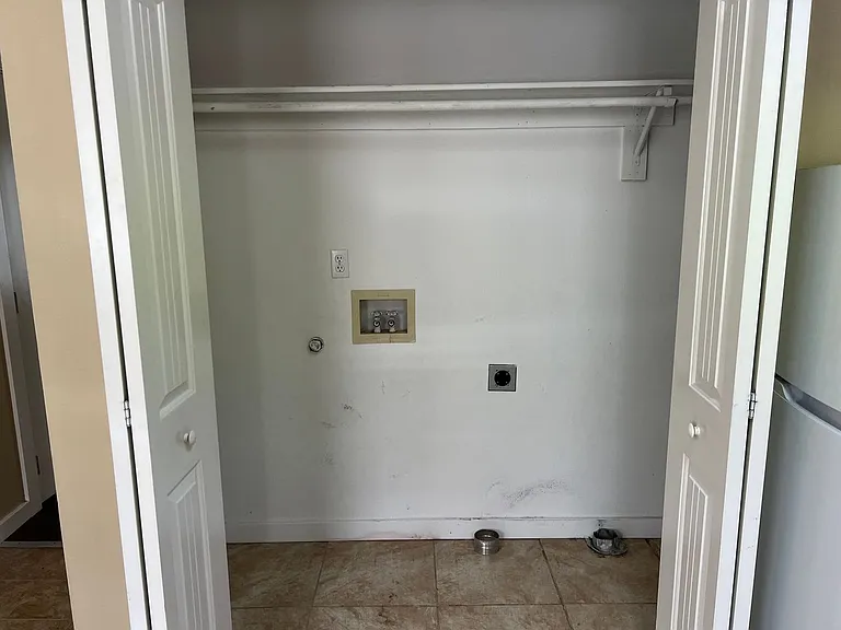 410 SW Fall St — Photo 13