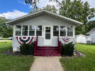 1220 Franklin St, Center Point, IA 52213