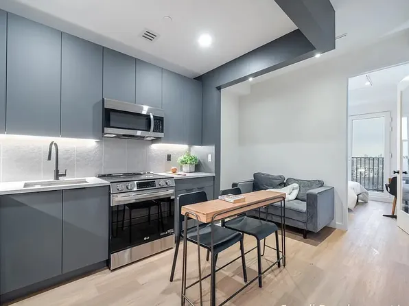 931 Carroll Street image 3 of 13