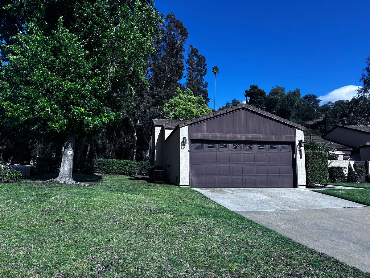 Building Photo - 2118 David Dr