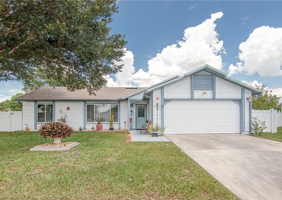 1st image of 2461 Oak Hollow Dr