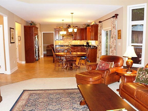 3rd image of 28 Knollwood Dr