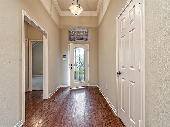 3rd image of 116 Cambridge Cir