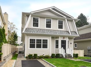 30 A Dunes Ln, Port Washington, NY 11050
