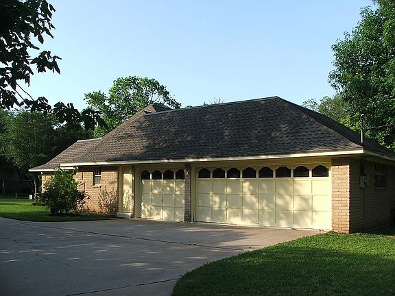 2nd image of 122 Lily St