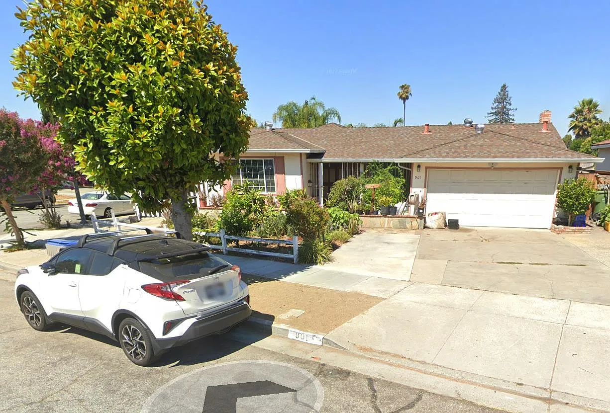 901 River Park Dr photo 1