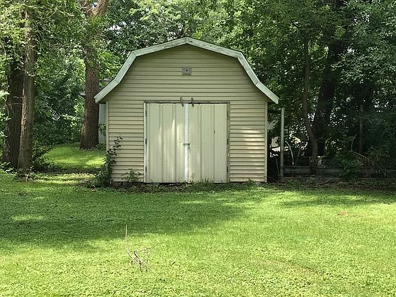 3rd image of 42120 N Old Lake Ave