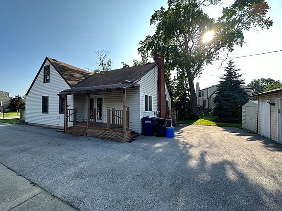 4th image of 304 Village Dr