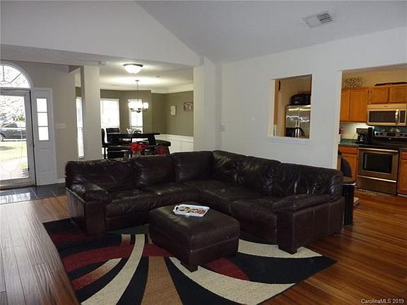 3rd image of 8313 Vermilion Dr