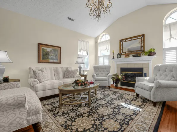 6718 Lakeview Cir, Canal Winchester, OH 43110