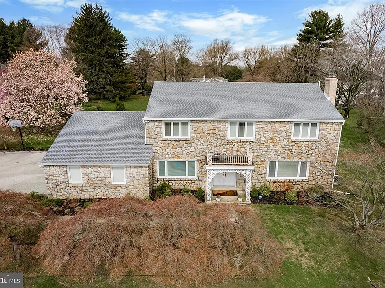 1530 Briar Hill Rd — Photo 2