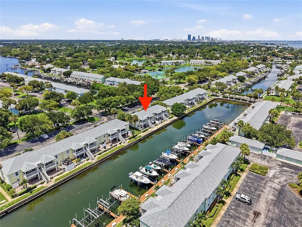 1 bed, 1.0 bath, 562 sqft, $1,900 — Photo 3