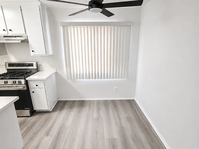 5531 Corteen Pl — Photo 4