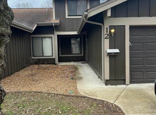 12 Juniper Ln, Springfield, IL 62704