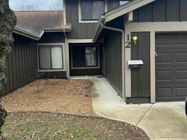 12 Juniper Ln, Springfield, IL 62704