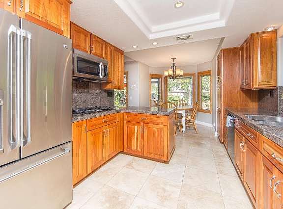 4th image of 2042 Surrey Ct