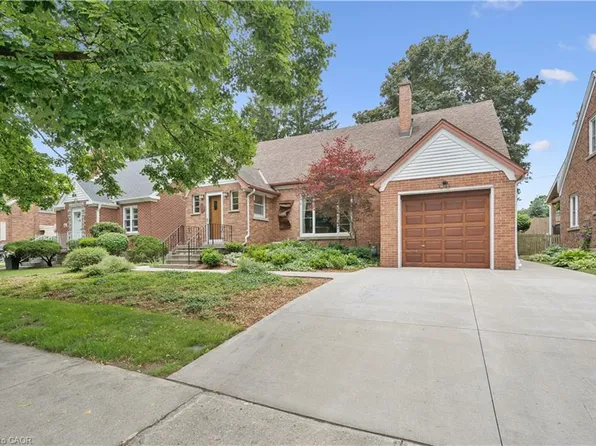 597 Dunbar Rd, Kitchener, ON N2M 2X2