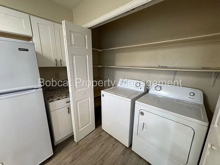 426 Springview Dr — Photo 9