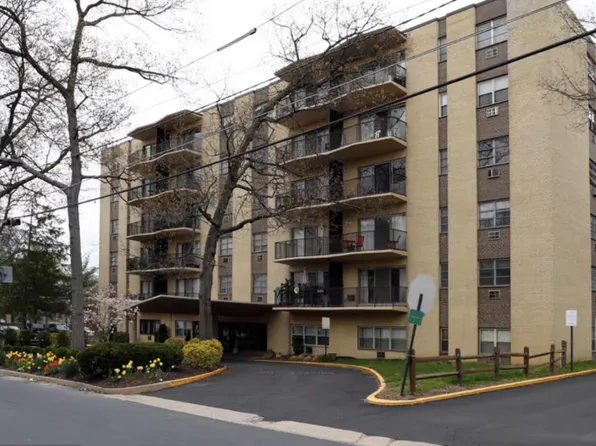 215 Chestnut Pl, Cherry Hill, NJ 08002