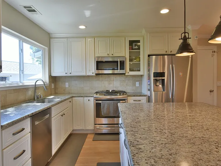 10510 Baywood Ct — Photo 3