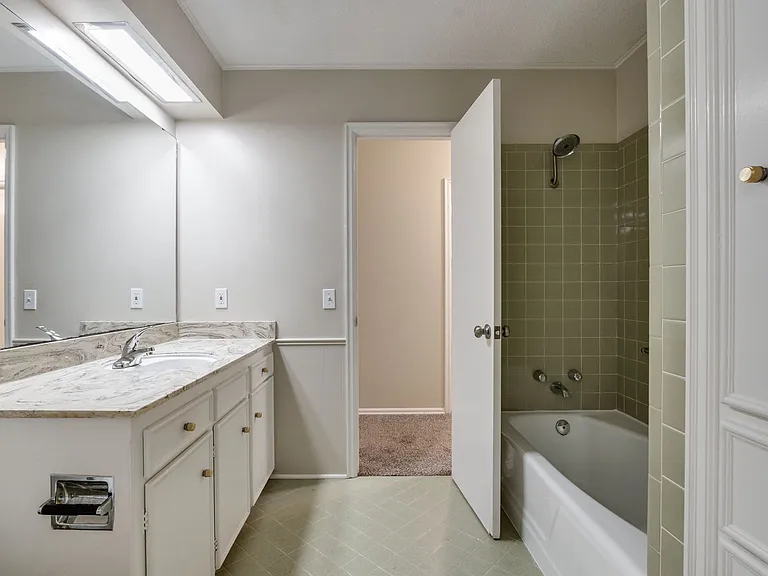 2518 NW 62nd St — Photo 40