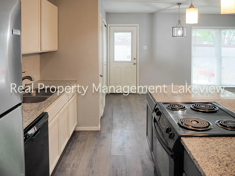 534 Oldbridge Dr — Photo 8