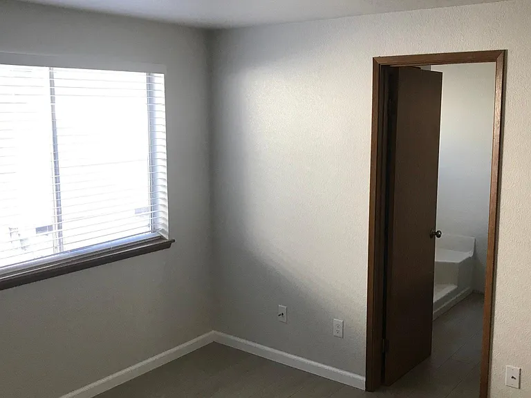 1484 Diamond Rd S — Photo 13