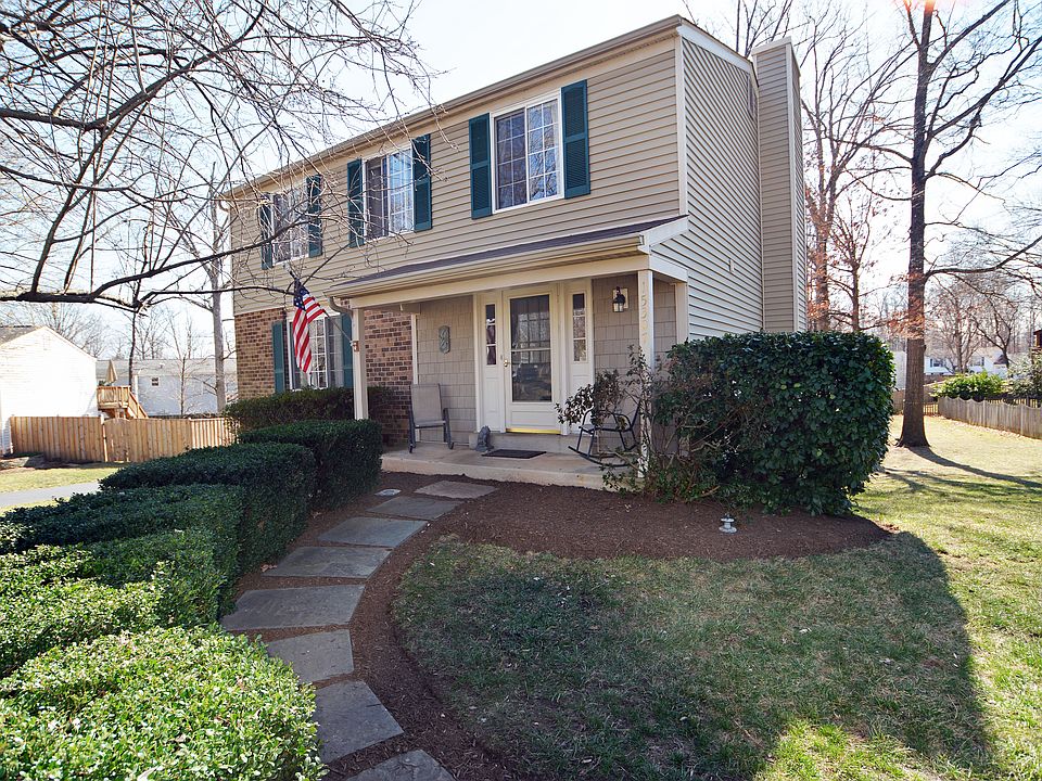 EXTERIOR FRONT 1