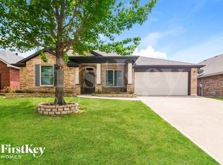 843 Ridgecrest Rd, Grand Prairie, TX 75052
