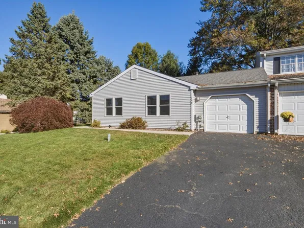 146 Commonwealth Dr, Newtown, PA 18940