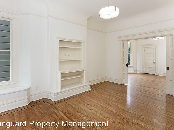 5th image of 1425 Oak St #1425
