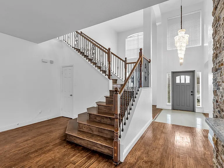 3010 Lena Dr — Photo 8