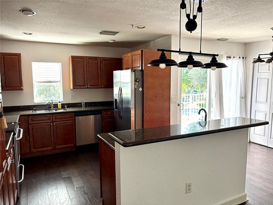 1st image of 451 1st St #451