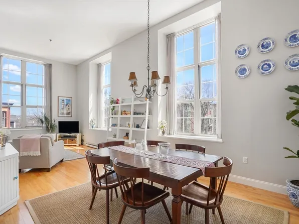 30 Monument Sq APT 204, Charlestown, MA 02129