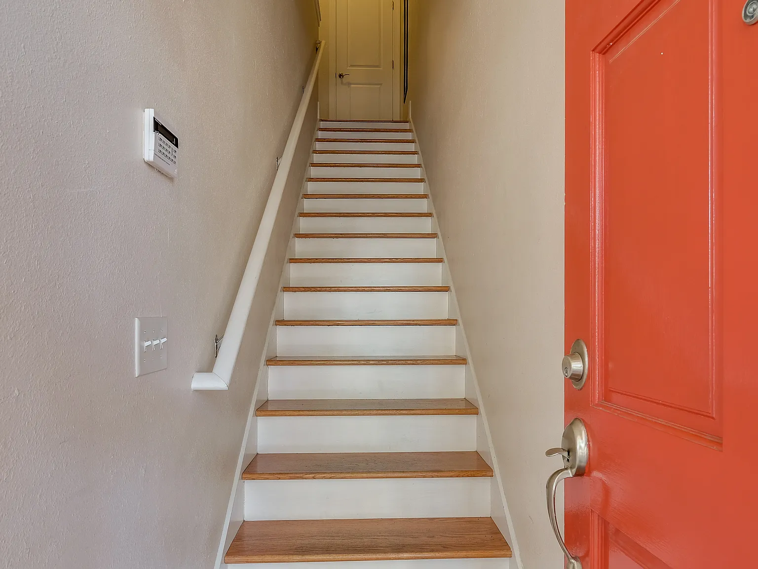 3 bed, 1300 sqft, $2,600 — Photo 2
