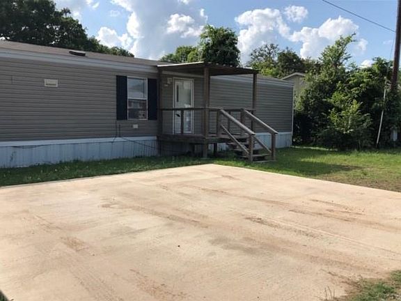2nd image of 112 Lake Dr