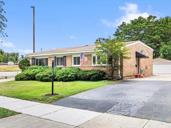 402 N Douglas Ave Unit 402, Villa Park, IL 60181