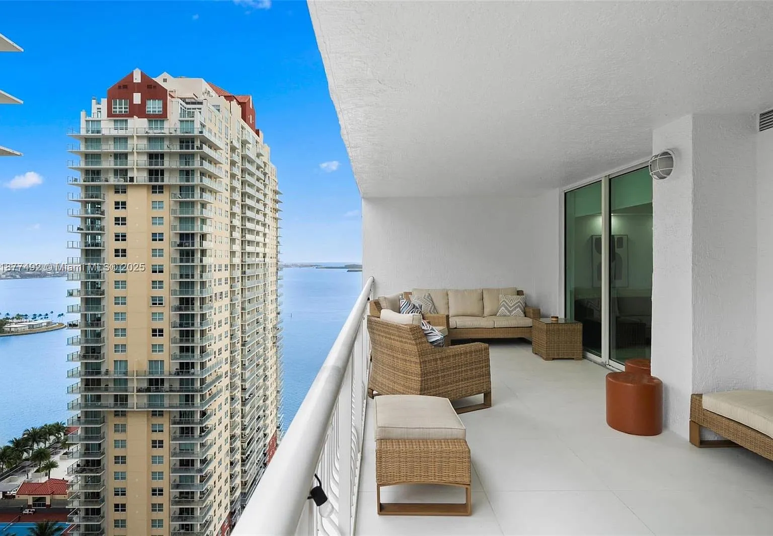 The Club At Brickell Bay — Photo 4