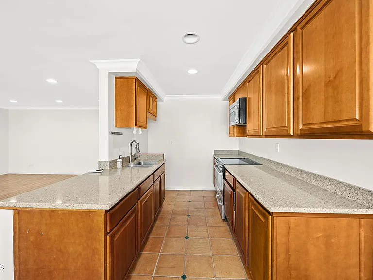 1339 N Columbus Ave #204 — Photo 12