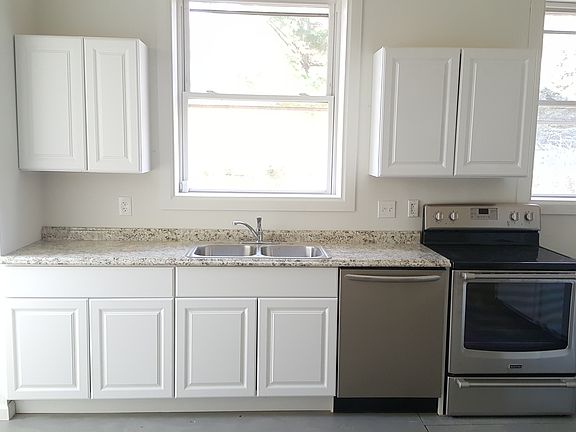 3rd image of 977 Dana Ave