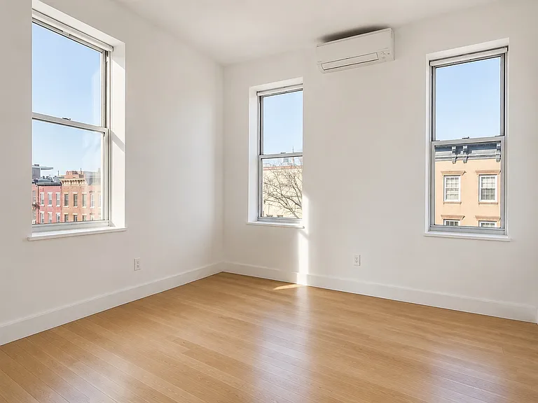131 Smith St #3L — Photo 6