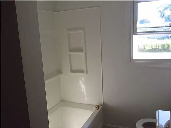 5th image of 308 Glendale Ave