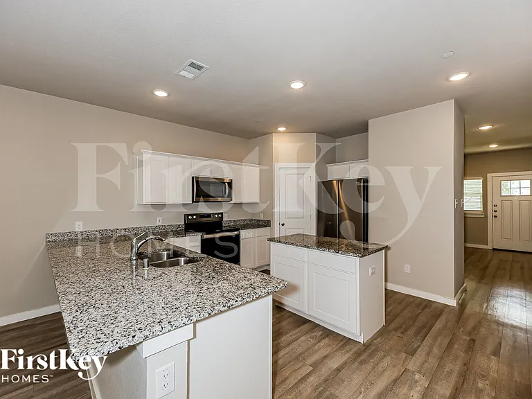 325 Niki Dr — Photo 5