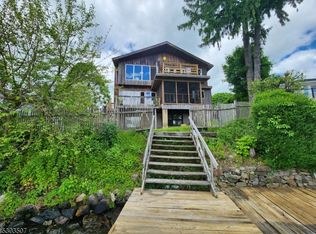 3 Nolans Point Park Rd, Lake Hopatcong, NJ 07849