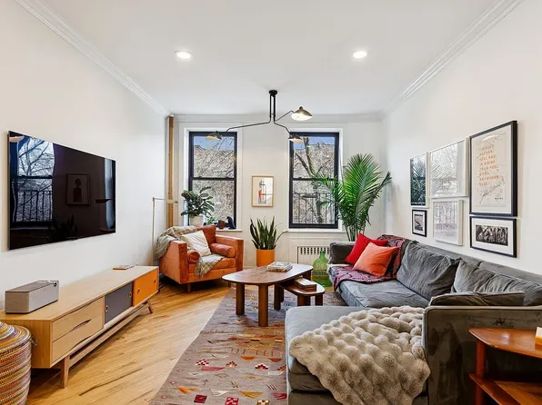 418 Saint Johns Pl APT 3A, Brooklyn, NY 11238