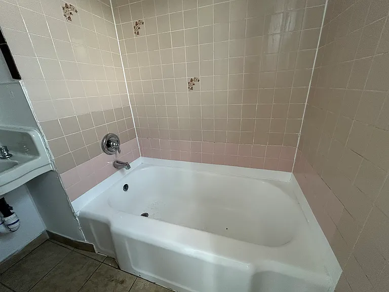 377 N 7th St #3 — Photo 7