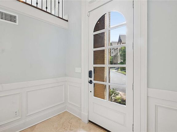 5th image of 1928 Saxon Valley Cir NE