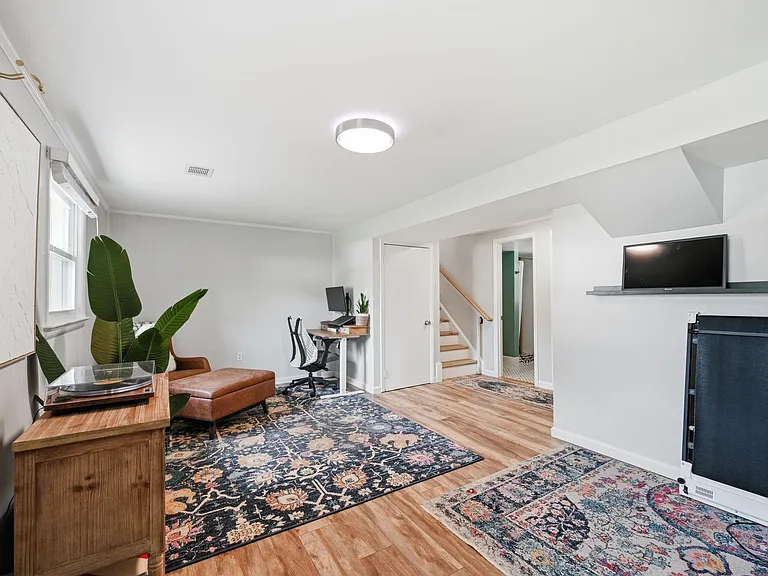 6426 Carriage Dr — Photo 4